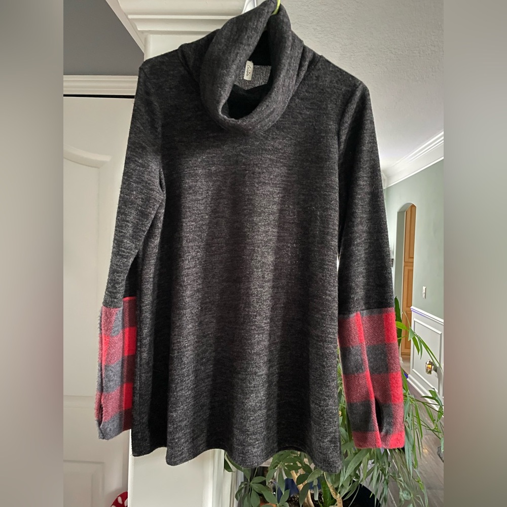 Ladies Celeste long sleeve fleece top with thumb holes size L super soft